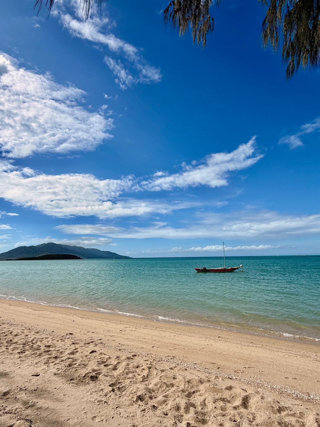 Blue skies at Dingo Beach